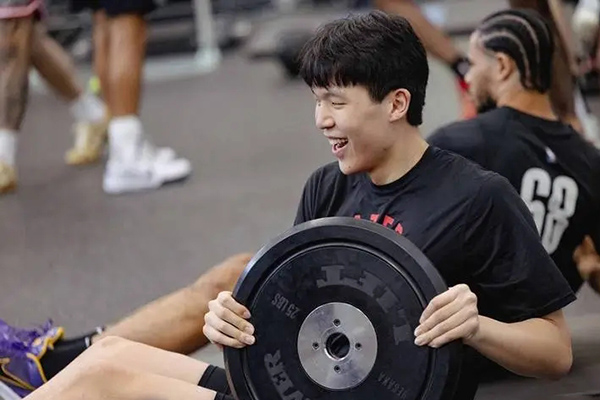 杨瀚森在开拓者的困境:天赋待激活