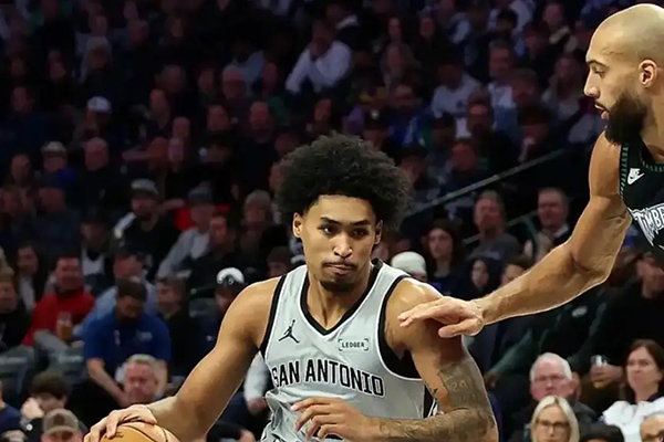 无亚马马刺遇<a href=/lanqiupindao/timberwolves/ target=_blank class=infotextkey>森林狼</a>:后卫拼劲难敌双塔觉醒